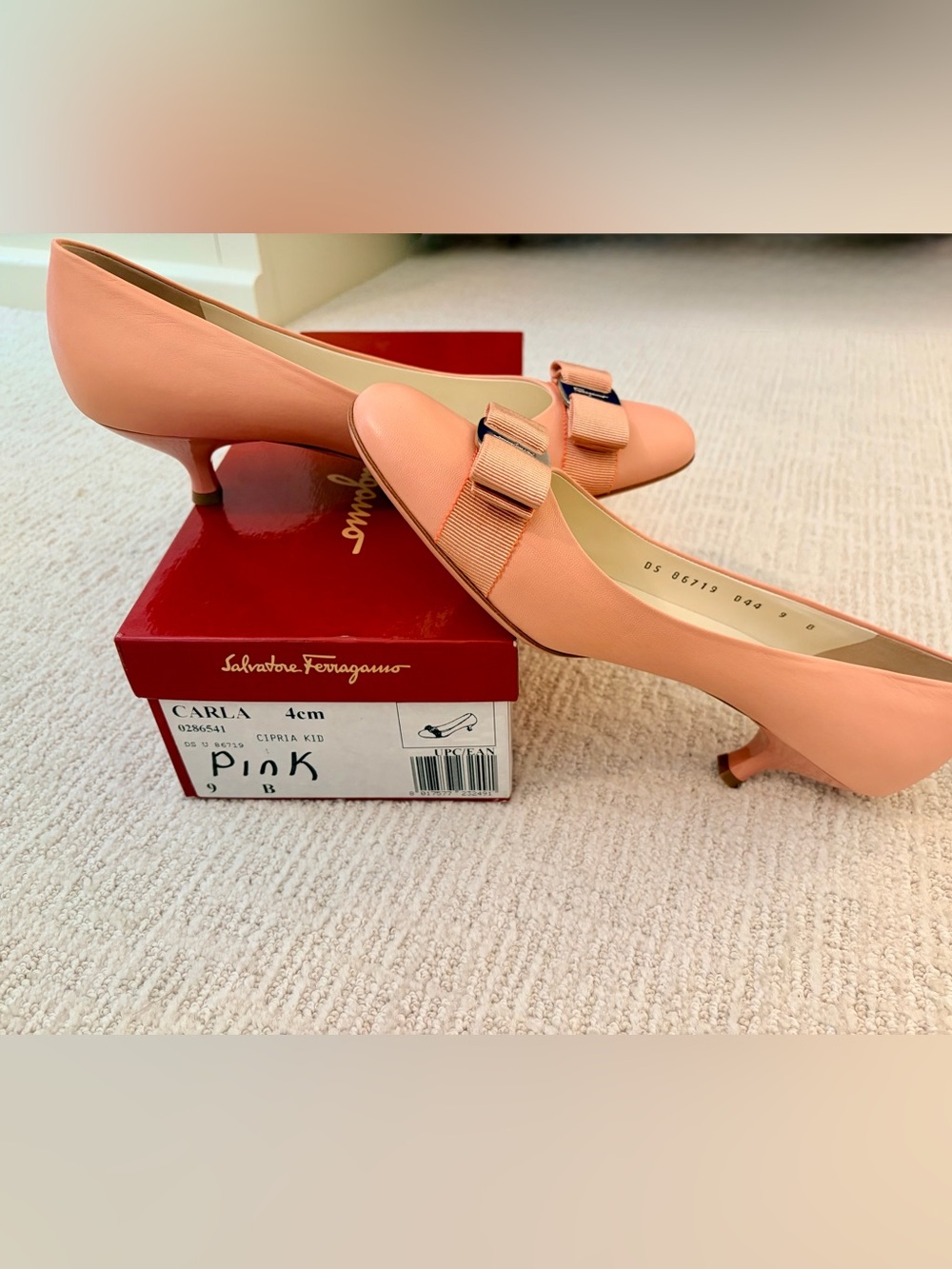 ICONIC Salvatore Ferragamo Pink Vara Bow Kitten Heels